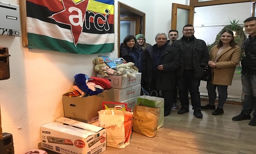 A.P.S Community HUB Brindisi (Circolo ARCI): Consegnati i giocattoli alla Caritas - Doniamo un sorriso a Natale e tutto l’anno