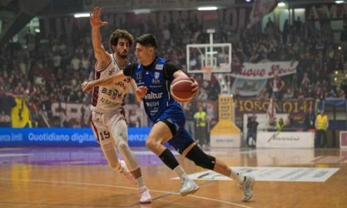 Valtur Brindisi ancora vincente contro Livorno di Mister Banks.Punteggio 69-77