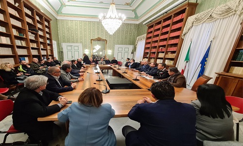 Istituzioni e Forze dell’Ordine unite per contrastare le truffe agli anziani