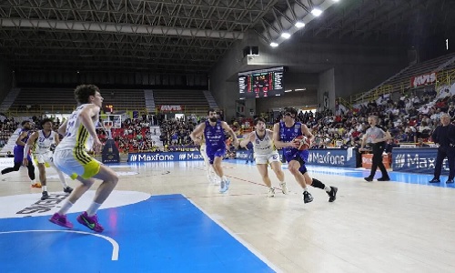 La Valtur Brindisi supera anche lo scoglio Verona ed accede ai play off.Punteggio 85-90