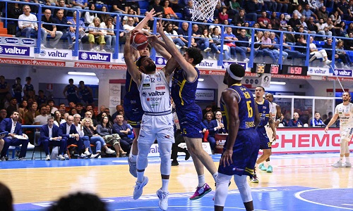 La Valtur Brindisi butta al vento la gara contro Torino negli ultimi cinque minuti.Punteggio 81-85