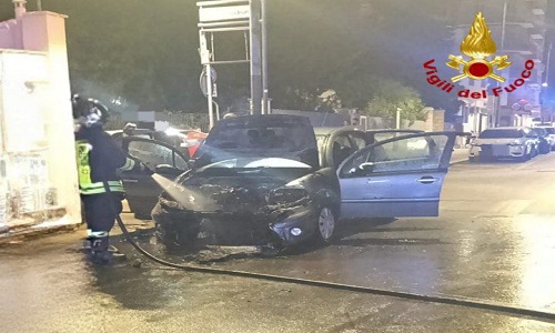 Brindisi: incendio di una autovettura 