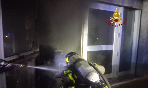 Brindisi. incendio in una palestra in Via Appia