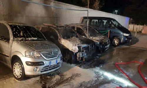 Brindisi: tre auto in fiamme nella notte al rione S.Elia