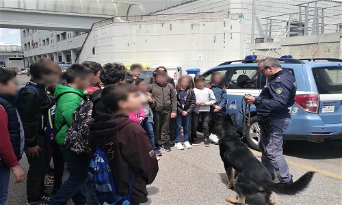 La Polizia di stato ha ospitato a Cisternino i ragazzi della scuola Primaria 