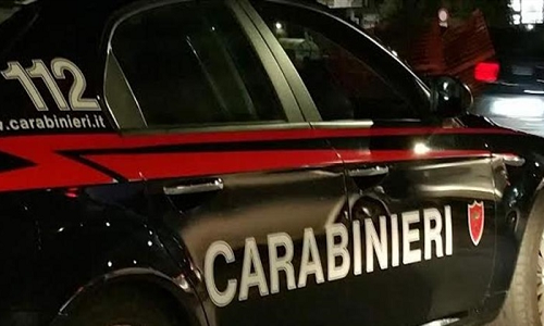 Brindisi: alla vista dei Carabinieri, perdono il controllo, cadono dallo scooter appena rubato e si dileguano a piedi per i vicoli del centro.