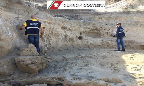 Atti vandalici e deturpamento delle dune fossili a Torre Guaceto: scattano le prime denunce 
