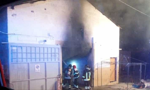 Brindisi: capannone in fiamme nella notte al Rione S.Angelo