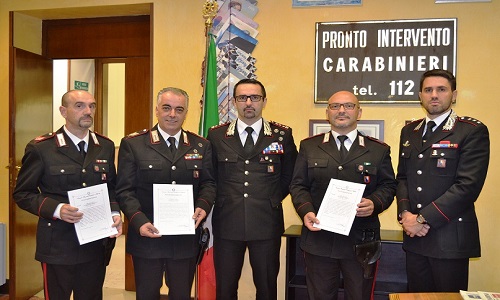 Brindisi: il Comandante Provinciale dei Carabinieri premia i militari distintisi in attività di servizio.