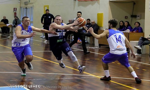 Basket:Dinamo ancora una vittoria