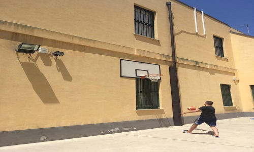 L'happy casa consegna palloni di basket al Carcere di Brindisi 