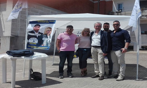 Il Gazebo della Lega Brindisi questa mattina nel quartiere Sant’Elia per incontrare e ascoltare negozianti e cittadini durante il mercato settimanale