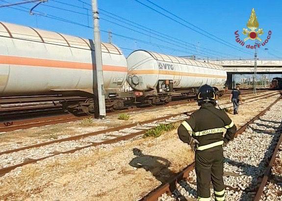 Brindisi: perdita di gas da vagone di treno merci. Bloccato il traffico ferroviario 