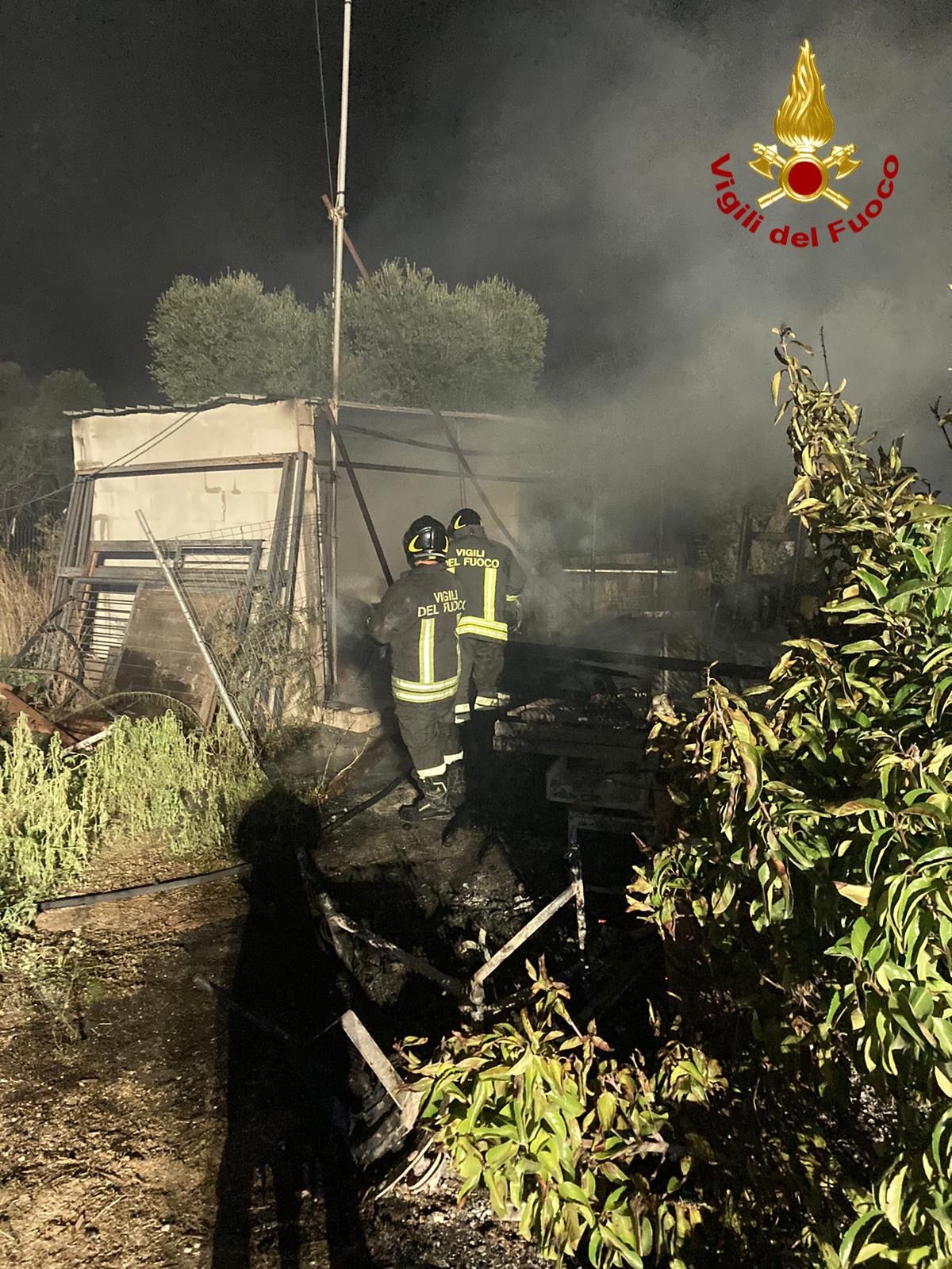 San Vito dei Normanni: incendio in un casolare