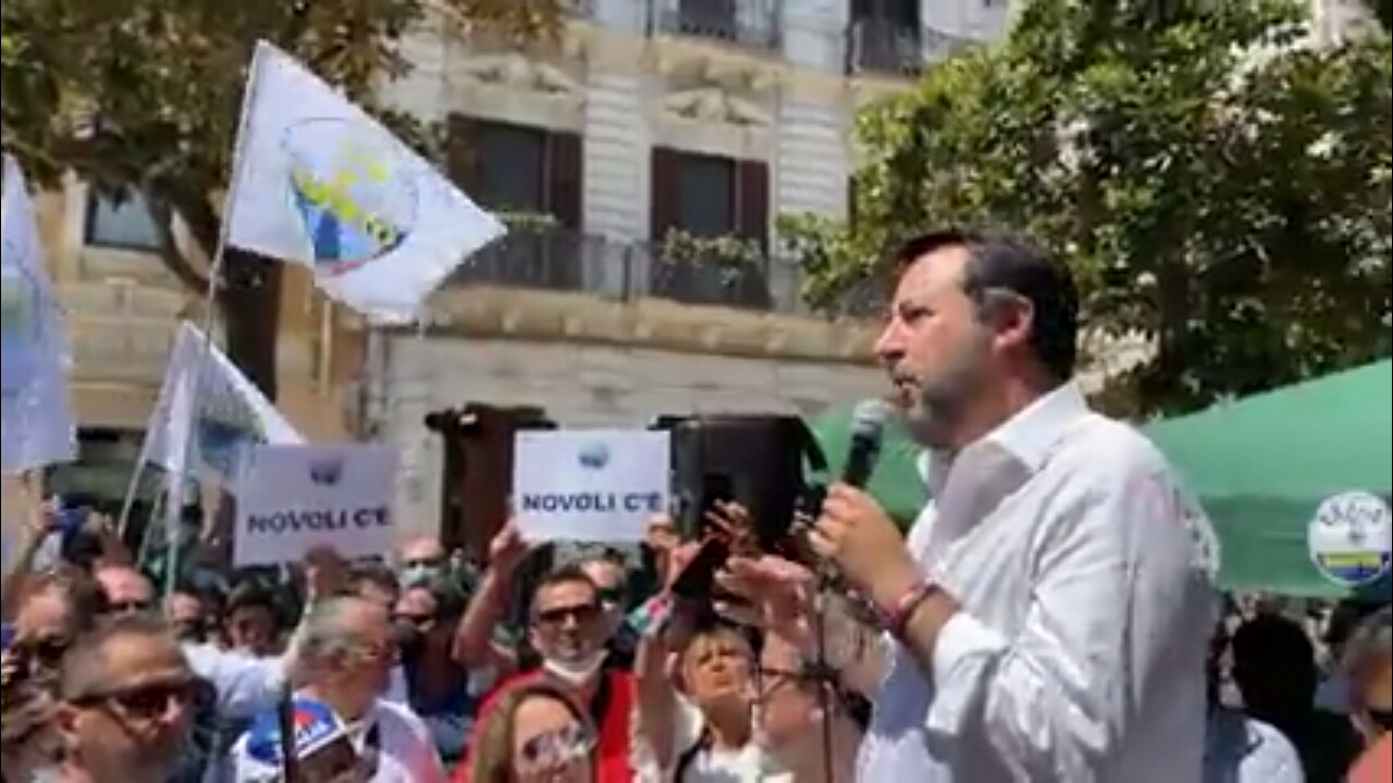 Salvini a Brindisi: "Chi sbaglia paga"