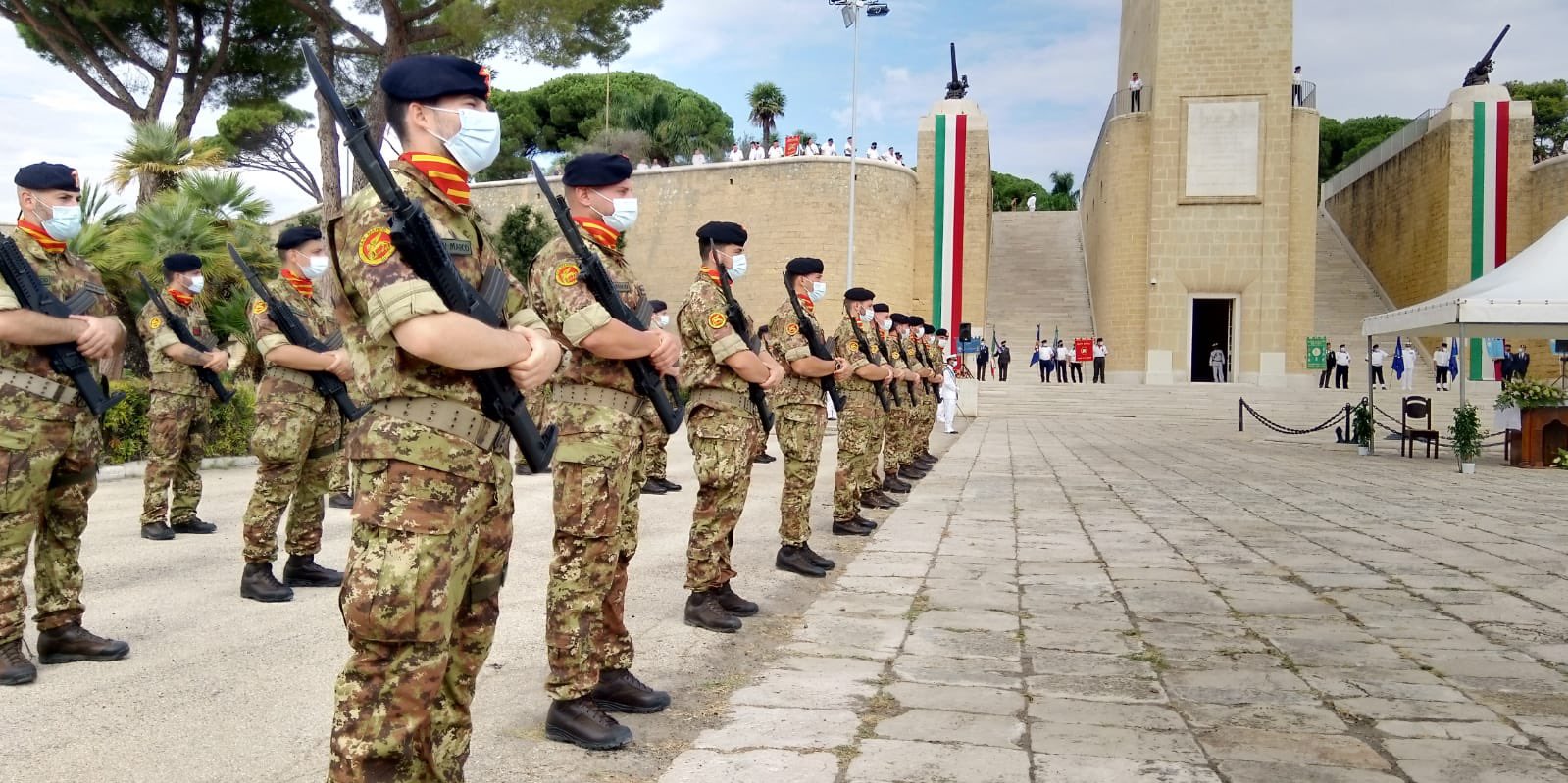 Presso il Monumento al Marinaio d'Italia celebrata la Giornata della memoria dei marinai scomparsi in mare