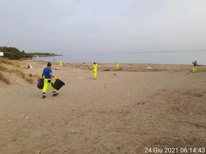 Pulita la spiaggia attigua all’ex Lido Poste