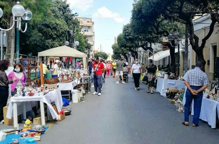 Mesagne: Domenica 23 maggio in Villa torna il mercatino dell’antiquariato e degli hobbisti
