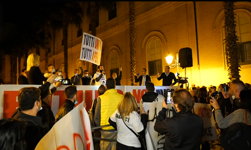 Taranto: commercianti, imprenditori e ristoratori in piazza contro l’ultimo Dpcm