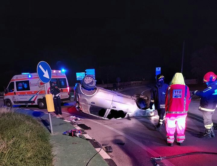 Incidente questa sera sulla statale 16. 33enne perde la vita