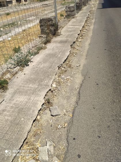 Onmic: Indecorosa vista di marciapiedi in Via Fulvia incrocio con Via Malta e via Trento