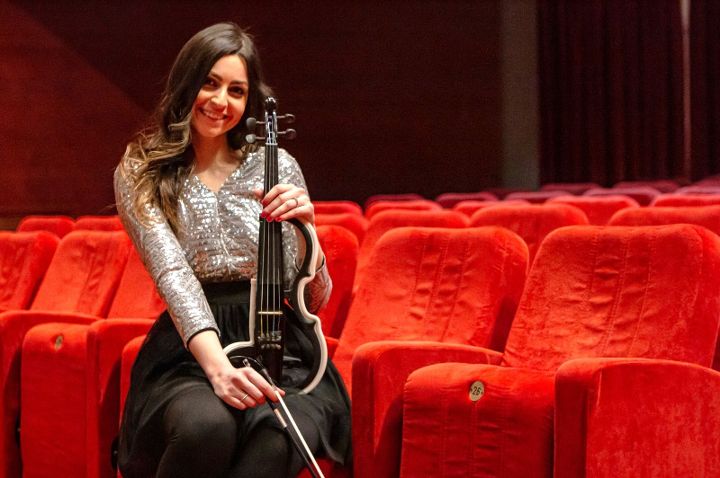 Chiara Conte, al Verdi l'anima danzante del violino
