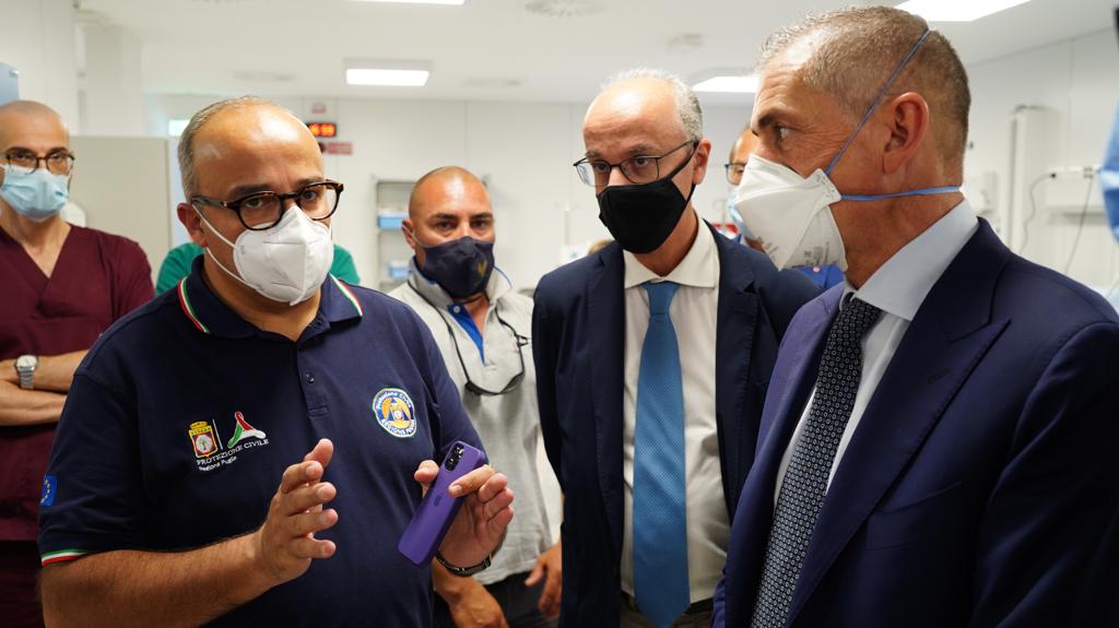 Covid: il sottosegretario alla Salute Andrea Costa in visita al centro per le maxiemergenze e l’hub vaccinale della Fiera del Levante di Bari.