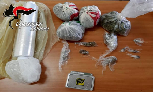 Brindisi: sorpreso con hascisc e marijuana nel box della sua abitazione. Arrestato 17enne
