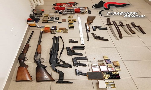 Brindisi: Nei primi 8 mesi del 2019, nell’ambito dei controlli sui possessori di armi legalmente detenute, i Carabinieri hanno arrestato 4 persone, deferito in stato di libertà 97, sequestrato 139 armi e 1485 munizioni, controllato 1.956 detentori di armi