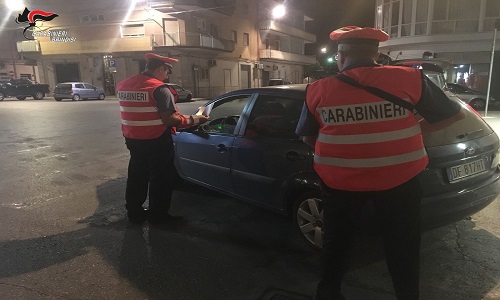 Fasano: servizio straordinario ad “alto impatto” a Fasano e nella frazione di Torre Canne. 3 persone segnalate quali assuntori di stupefacenti, una persona deferita  in stato di libertà. 10 le perquisizioni, 34 le auto controllate e 57 le persone identifi