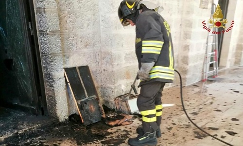 Fasano: incendio in un pub del centro storico. E’ dolo 