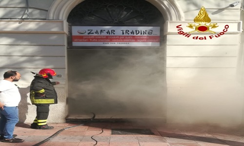 Brindisi: principio di incendio stamani nel negozio etnico Zafar in corso Umberto
