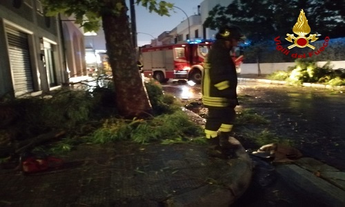 Tromba d'aria e pioggia ieri Brindisi in ginocchio come sempre quando piove 