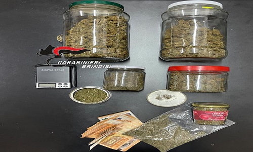 Francavilla Fontana. Detiene in casa oltre 600 grammi di marijuana, arrestato.