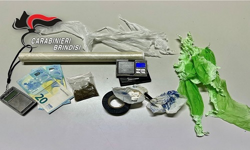 Mesagne. Trovato in possesso di 2,6 grammi di marijuana, 11 grammi di cocaina, arrestato.