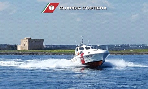 Capitaneria di porto :salvataggio di due bagnanti  a Torre Guaceto