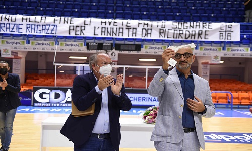 Brindisi ha festeggiato la Happy casa e consegnato le chiavi della citta' a coach Vitucci 