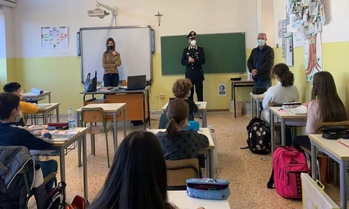 San Vito dei Normanni: i Carabinieri incontrano gli studenti.