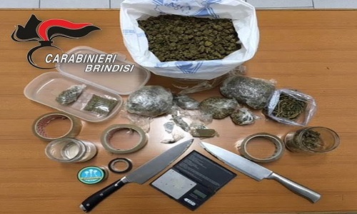 Mesagne. Trovato in possesso di 330 grammi di marijuana e 25 grammi di hashish, arrestato.