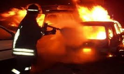 Torre Santa Susanna incendio auto nella notte 