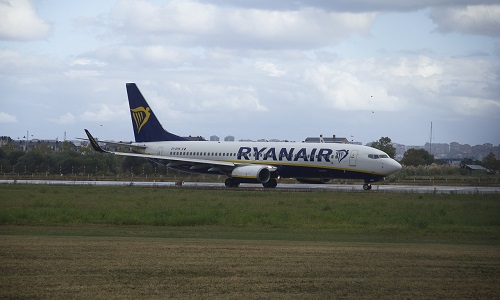 Snervante attesa per i passeggeri del volo in ritardo Ryanair Brindisi - Bologna, risarcimento di 250 € cadauno