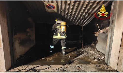 San Pancrazio incendio di un'auto in un garage di uno stabile privato