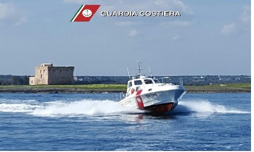 Guardia costiera:prova soccorso ad aeromobile nel porto di Brindisi 