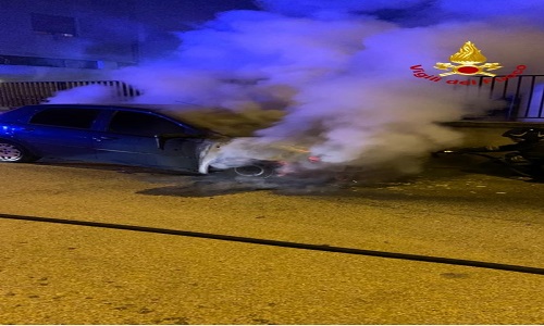 Brindisi incendio di un'auto al rione Bozzano 