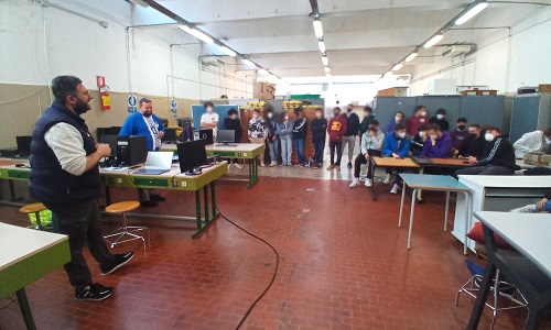 I Radioamatori dell'ARI Brindisi all'ITT "G.Giorgi" incontrano le classi di Elettronica