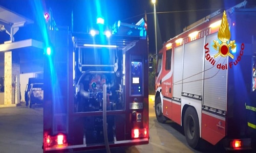 Due incendi di auto nella notte a Villa Castelli