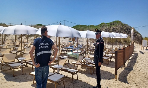 Capitaneria di porto di Brindisi sequestro di attrezzature balneari 