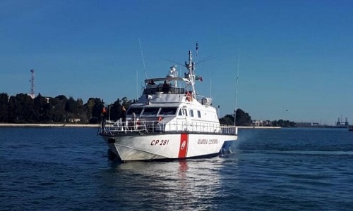 La Motovedetta della Guardia Costiera di Brindisi CP281 raggiunge Lampedusa