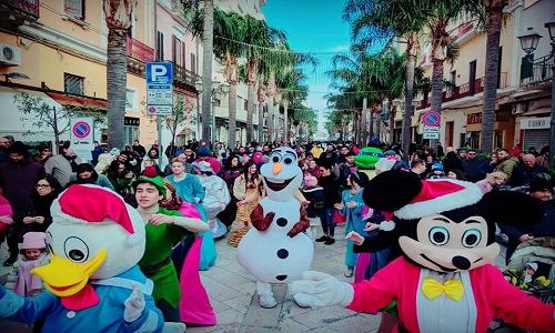 Brindisi la banda Disney pronta ad invadere il centro storico 