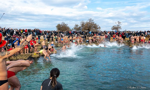 Tuffo di Capodanno quasi 400 iscritti 